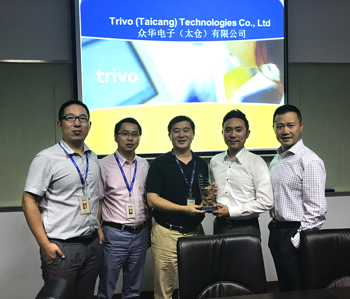 Digi-Key Electronics receiving the award from Trivo
