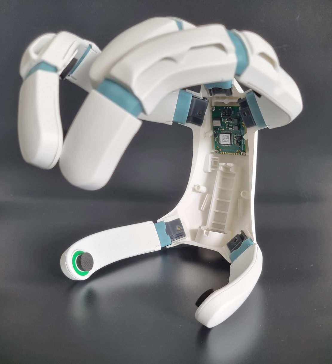 Exsurgo Axon Headset e1644987434636