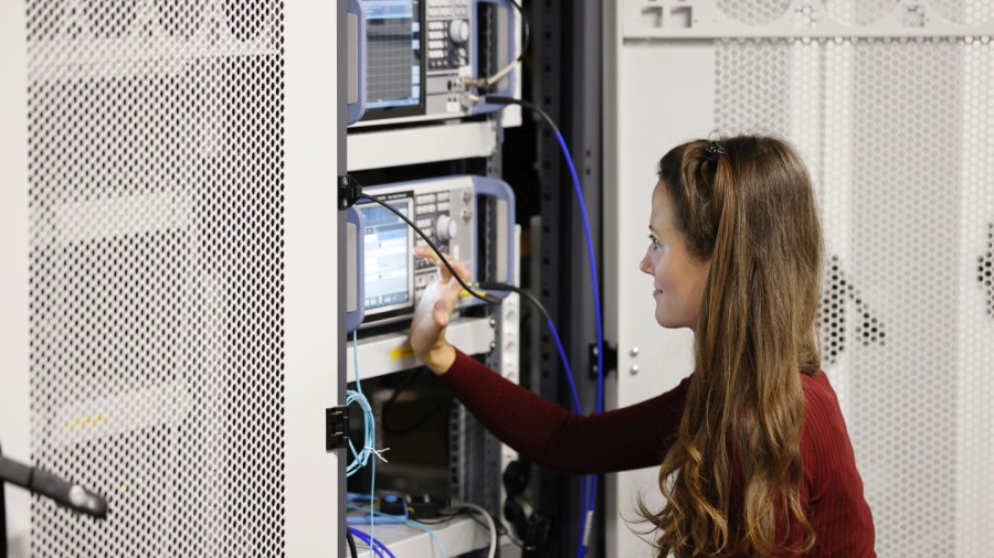 i14y Lab 16 9 w900 hX