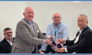 Amphenol 10 Years Anniversary Award to Heilind Asia 1