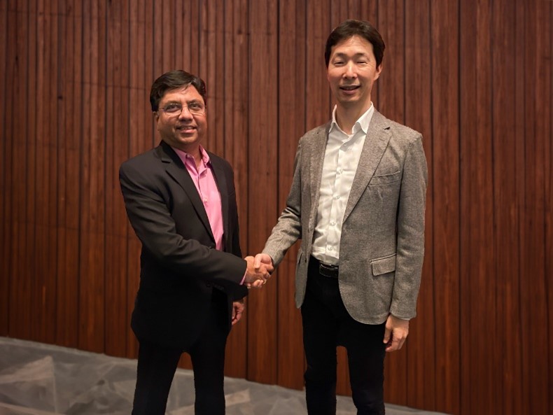 Transphorm CEO Dr. Primit Parikh and Renesas CEO Hidetoshi Shibata