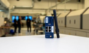 Ewon Cosy  4G EU Factory Floor.jpg ico500