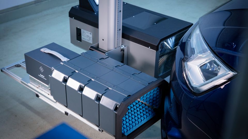 automotive radest application rohde schwarz 200 105060 960 540 4