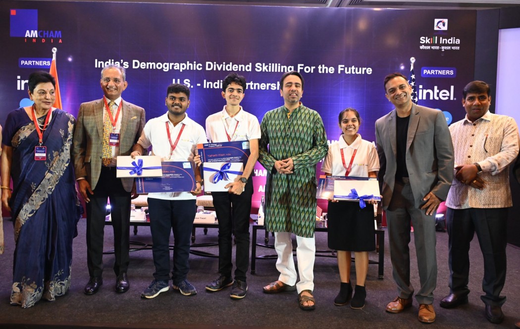 Government of India felicitates Team ‘Ishaara’ from K J Somaiya Institute of Technology e1732114832788