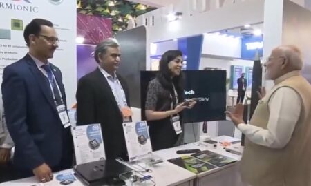 PM Narendra Modi encourages startups on Day 2 of SEMICON India 2025 Photo